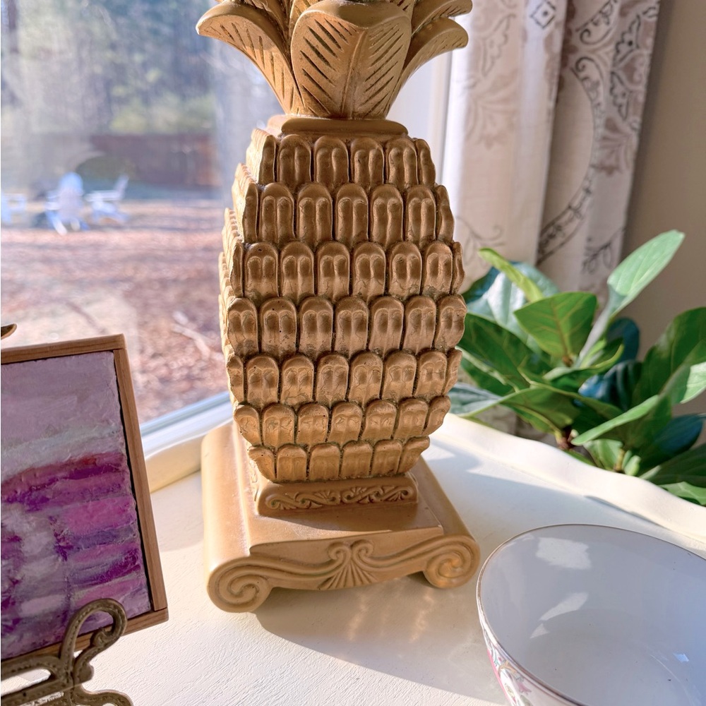 SOLD Gorgeous gold pineapple lamp - Picture 2 of 4